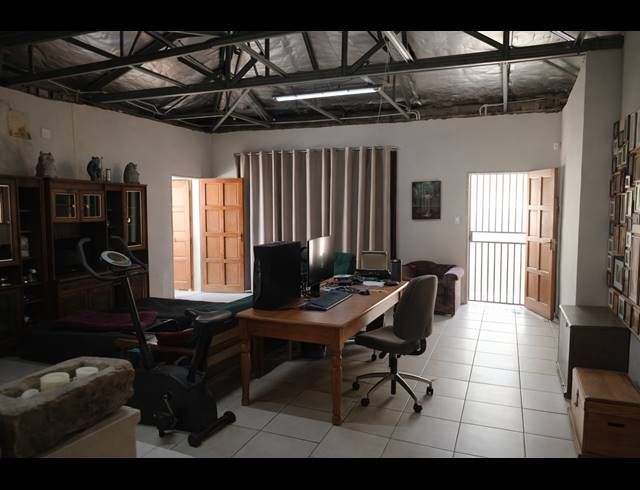 3 BEDROOM FREEHOLD FOR SALE IN OOS EINDE